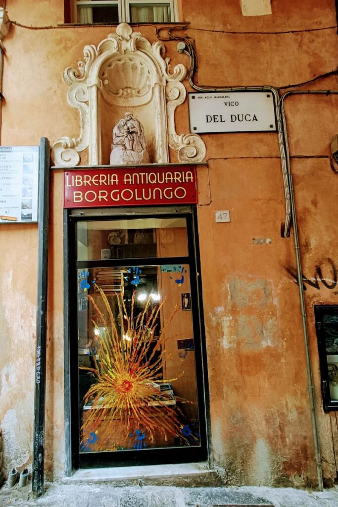 Les boutiques anciennes de Gênes librairie