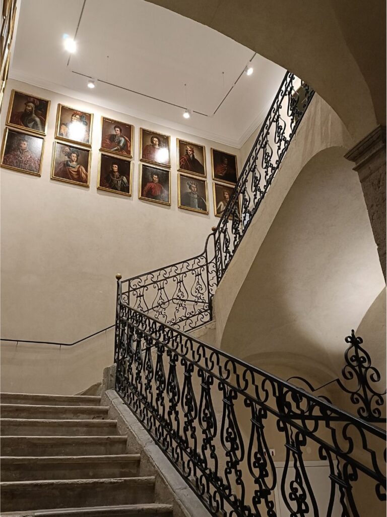 L'escalier monumental du musée Savoisien