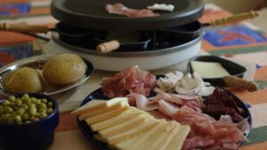 les arcs de savoie en hiver raclette