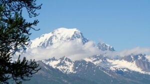 les arcs de savoie en hiver vue sur le mont blanc